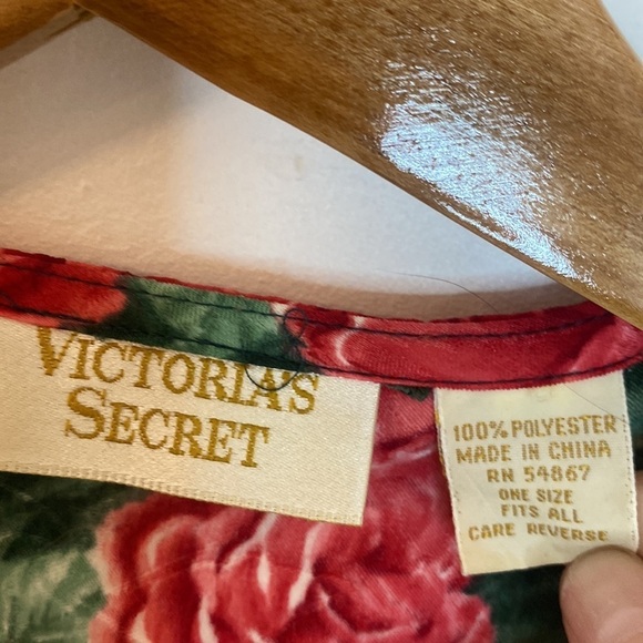 Victoria’s Secret Vintage Gold Label Rose Print Robe and Slip Pajama Set - Picture 3 of 12